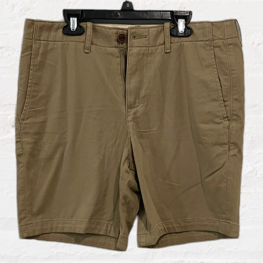 Abercrombie‎ & Fitch Preppy Fit Brown Khaki Shorts Men’s Sz 30  / 7” length